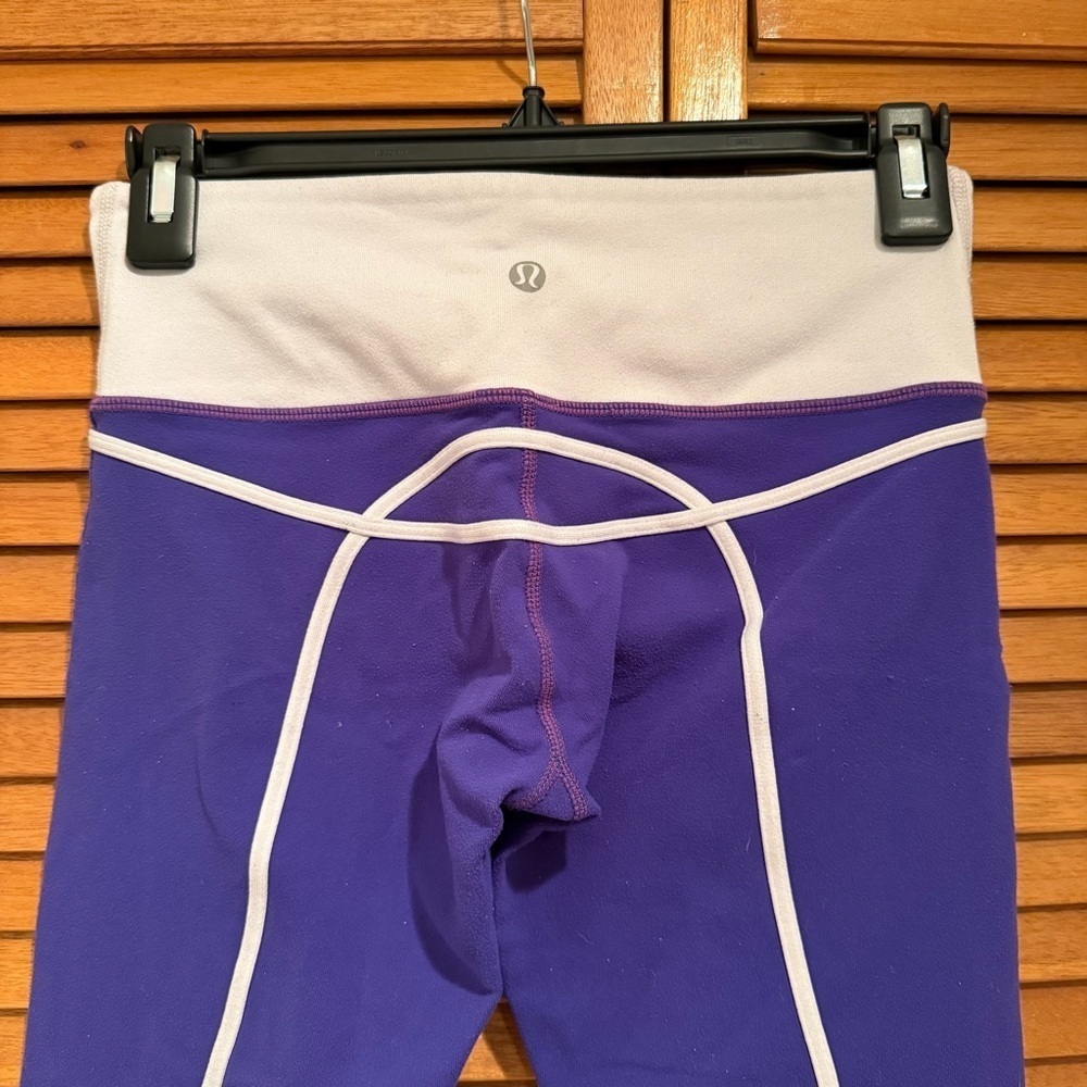 Lululemon Women’s Purple and White Cropped Yoga Athletic Leggings Sz 4 - Picture 2 of 6